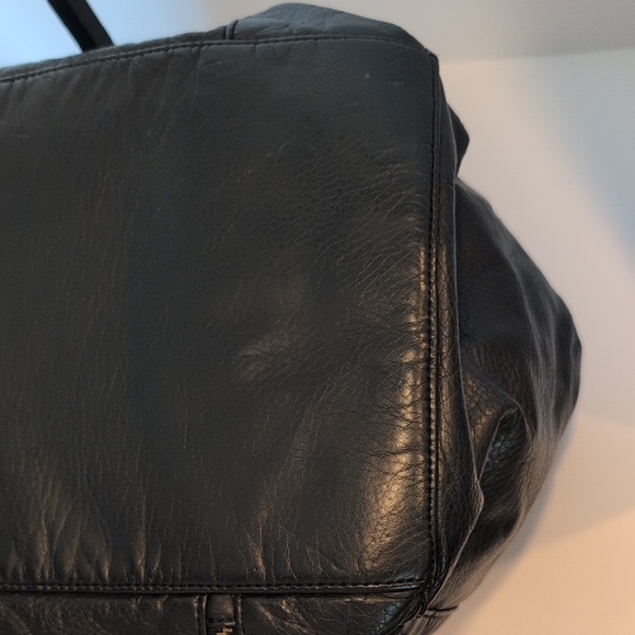 Bueno Faux Leather Overnight Bag In Good Used Condition - Picture 11 of 12